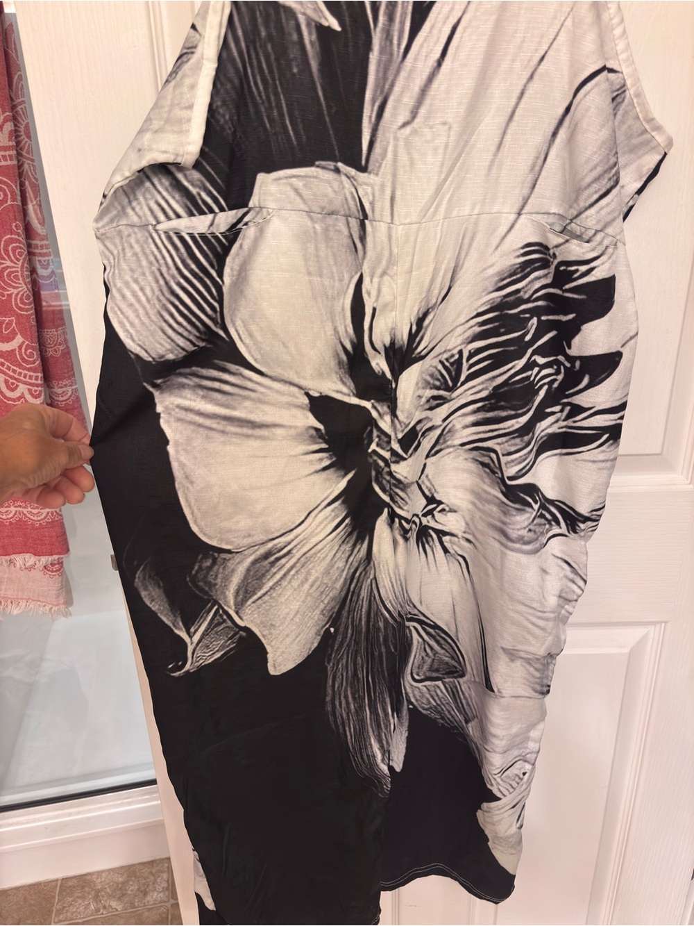 Black & White Floral Rompet - Picture 2 of 3
